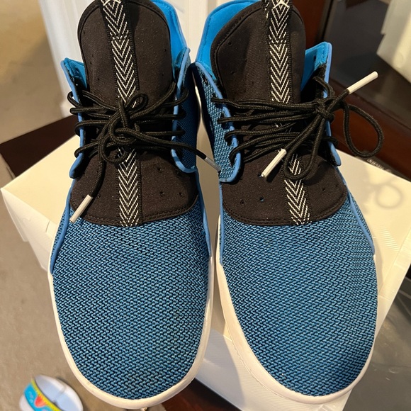 Jordan 11 - Picture 2 of 2